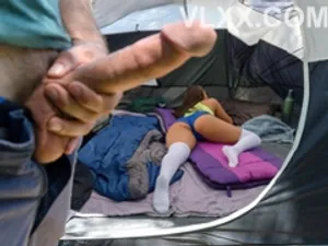 Chịch em gái cùng cha khác mẹ JK của tôi trên ghế dài và bị xuất tinh vào lồn