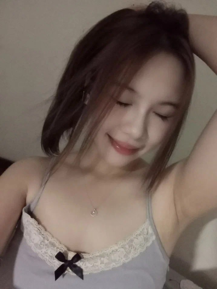 Anh họ buồi to bắn tinh ngập bướm em gái dâm dục