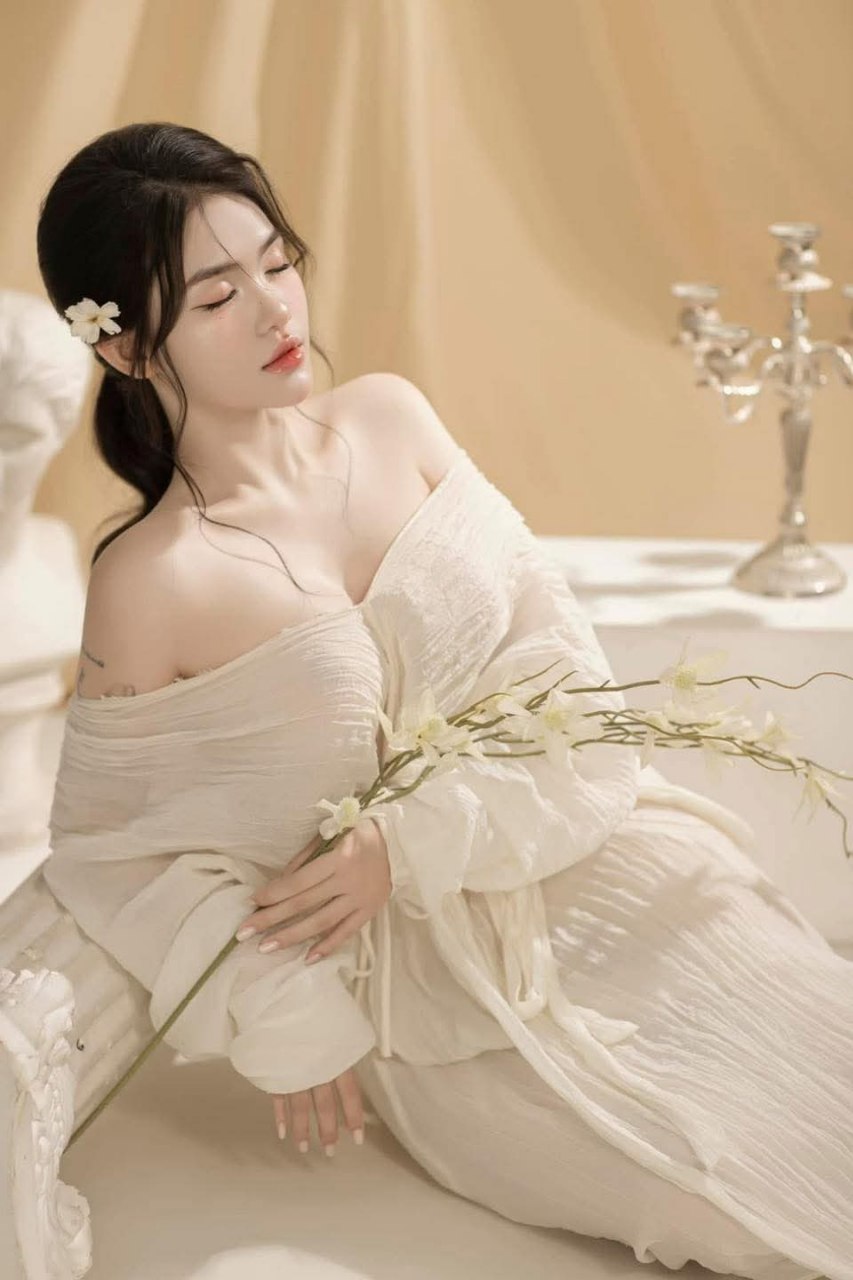 Siêu phẩm bố dượng biến thái và cô con gái sung phê khi bị bố địt